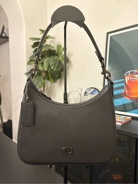 Coach Hobo Crossbody 🖤 comes with 3 straps!